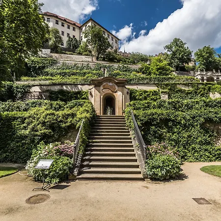 Hotel Golden Well