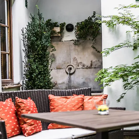 Golden Well Hotel Praga
