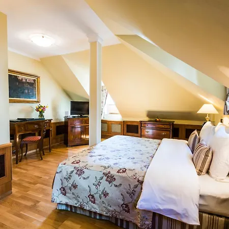 Hotel Golden Well