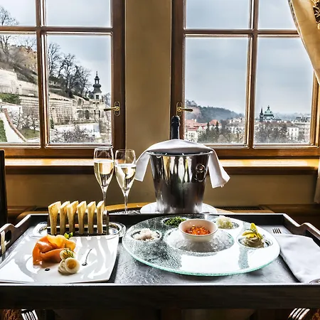 Golden Well Hotel