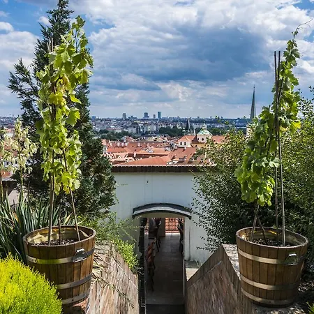 Hotel Golden Well