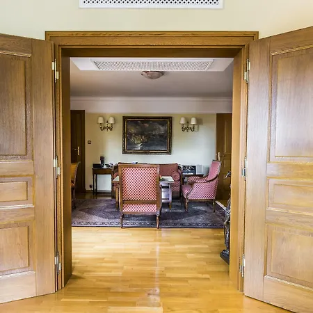 Отель Golden Well