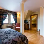 Hotell Golden Well