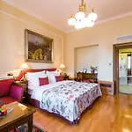 Hotell Golden Well 5*