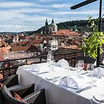 Golden Well Prag