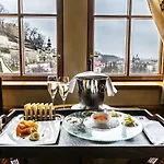 Golden Well Hotell