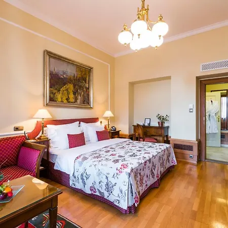 Hotell Golden Well 5*