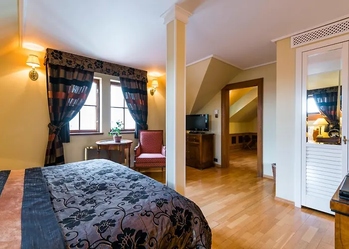 Hotel Golden Well