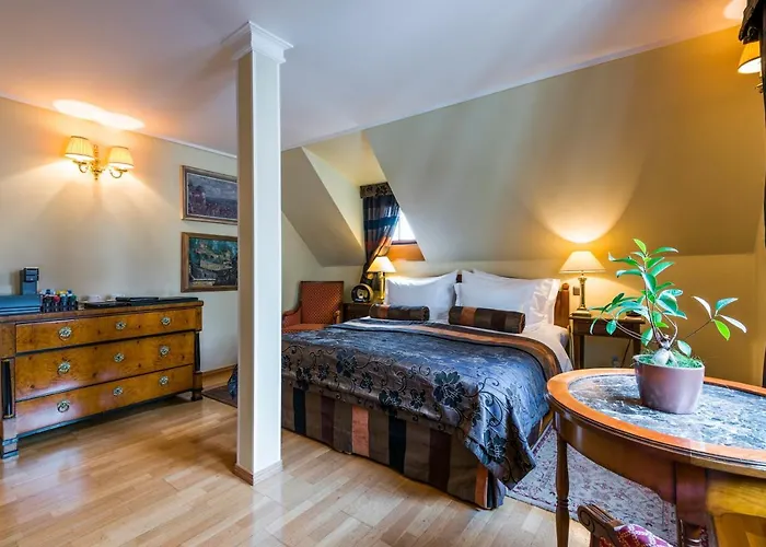 Hotel Golden Well