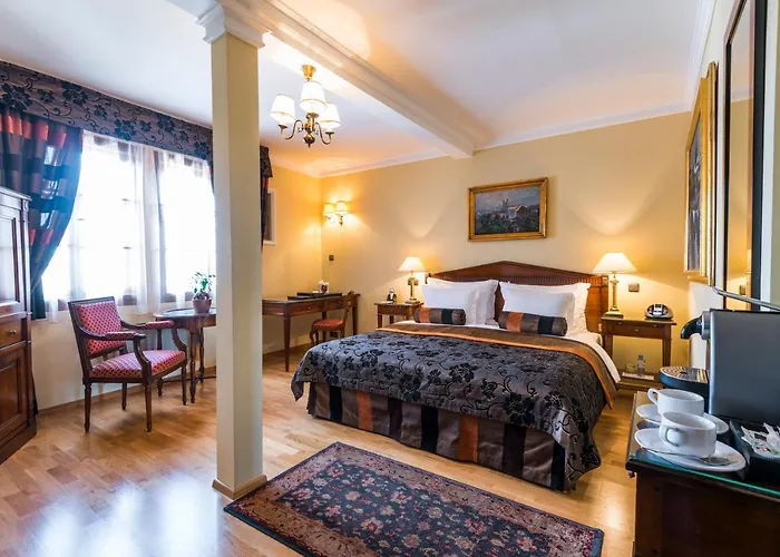 Hotel Golden Well