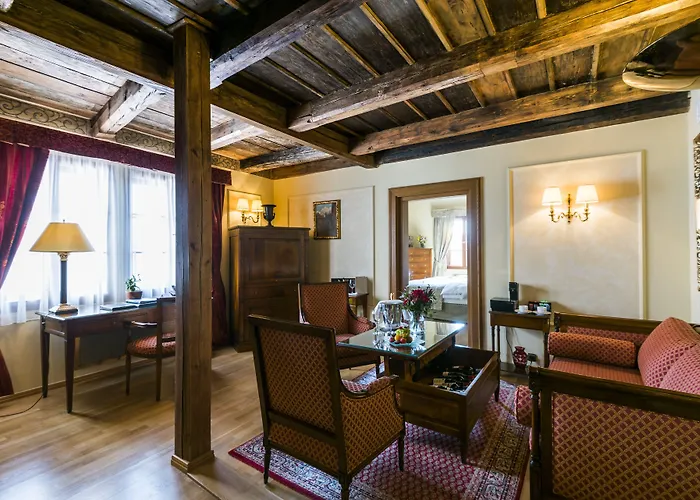 Golden Well Hotel