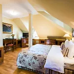 Hotell Golden Well