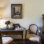 Golden Well Hotell