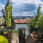 Hotell Golden Well